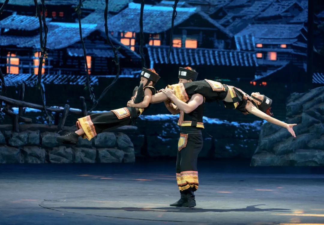 魅力湘西演出现场 资料图