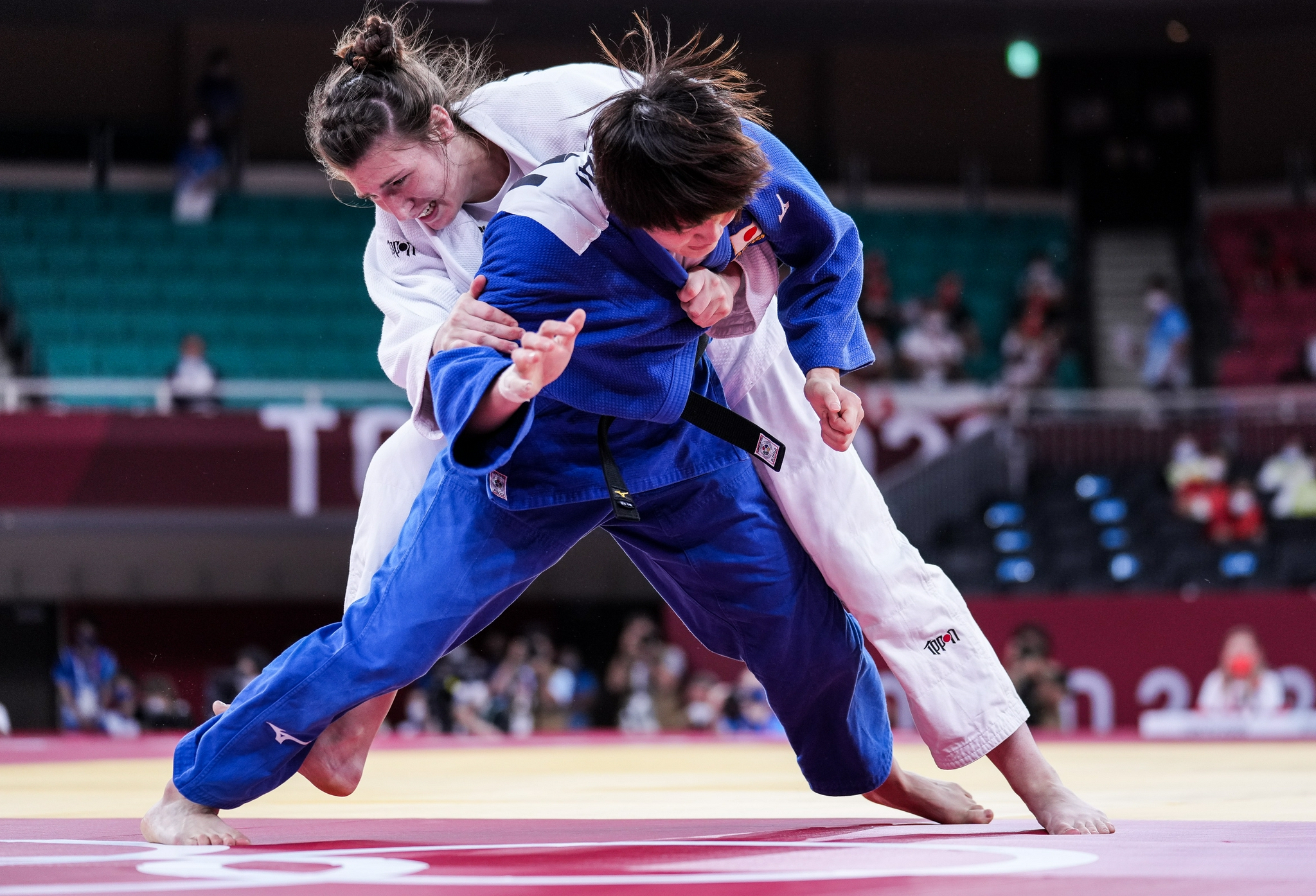 柔道女子70公斤级决赛日本选手夺冠