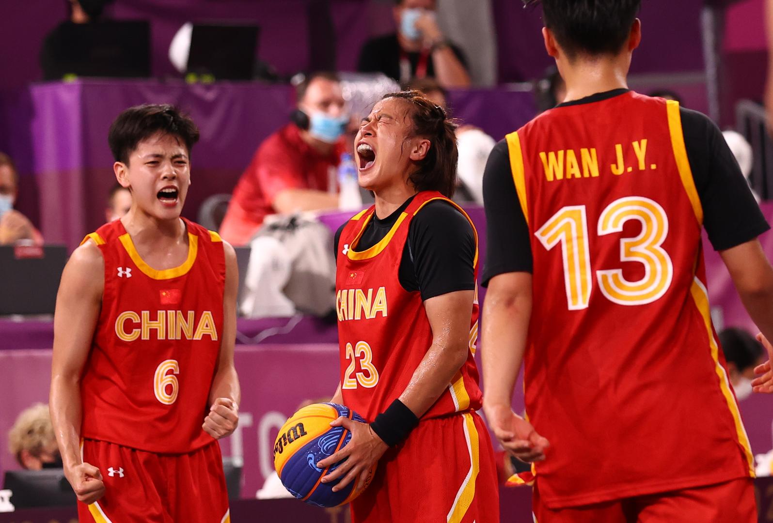 三人篮球奥运首秀:中国女篮登上领奖台,男篮留下争议与遗憾