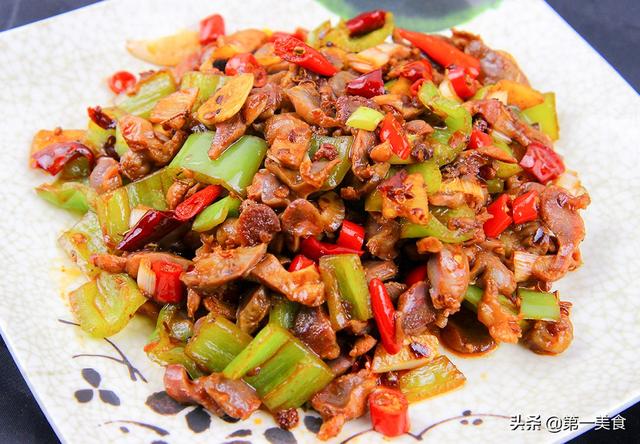 厨师长分享酸辣鸡胗家常做法,学会这个做法,香辣可口,下饭一绝