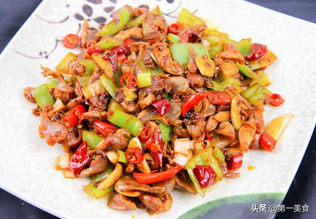 厨师长分享酸辣鸡胗家常做法,学会这个做法,香辣可口,下饭一绝