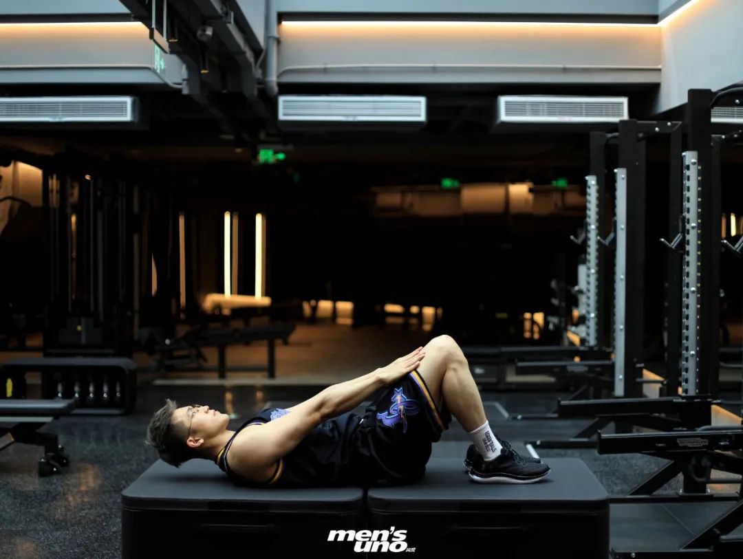 步骤解析左中括号仰卧卷腹 | 上腹左中括号1小红书id:luke爱健身ace