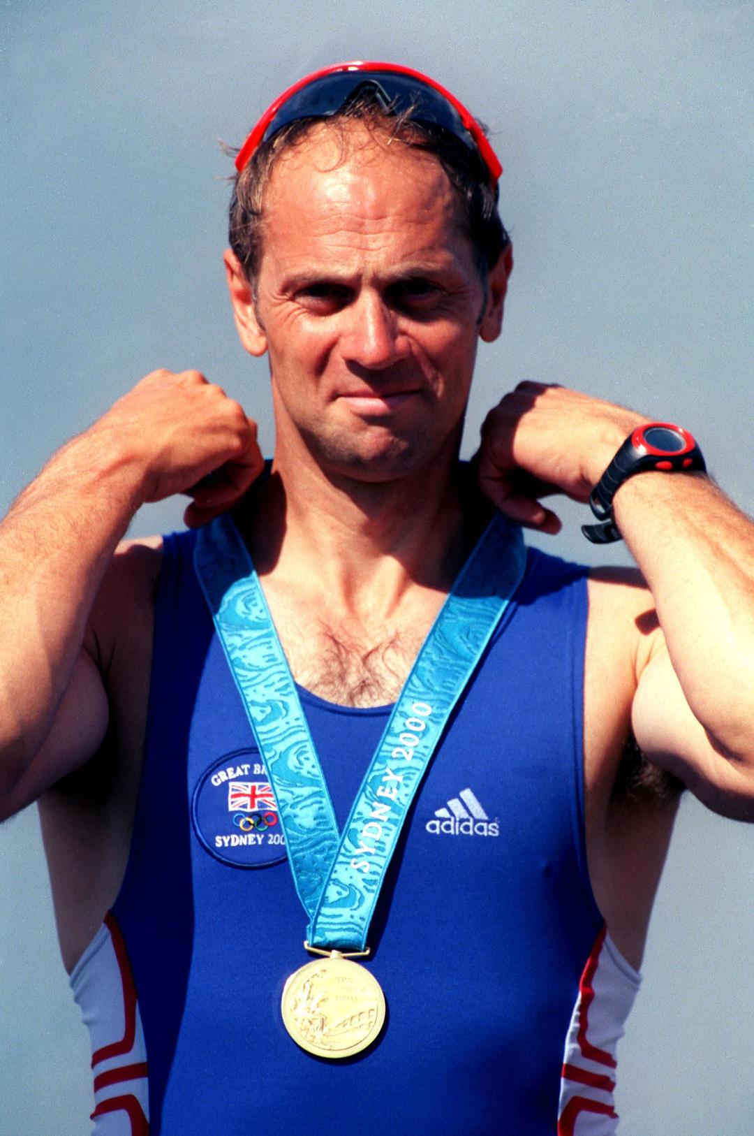 是唯一一位连续在五届奥运会上都夺取金牌的赛艇运动员,被英国女王