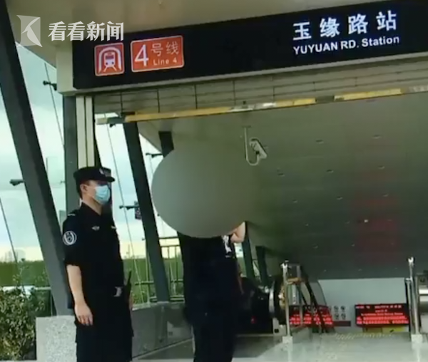 地铁站偷拍裙底还不承认！他的手机里居然藏着…真相了！休闲区蓝鸢梦想 - Www.slyday.coM