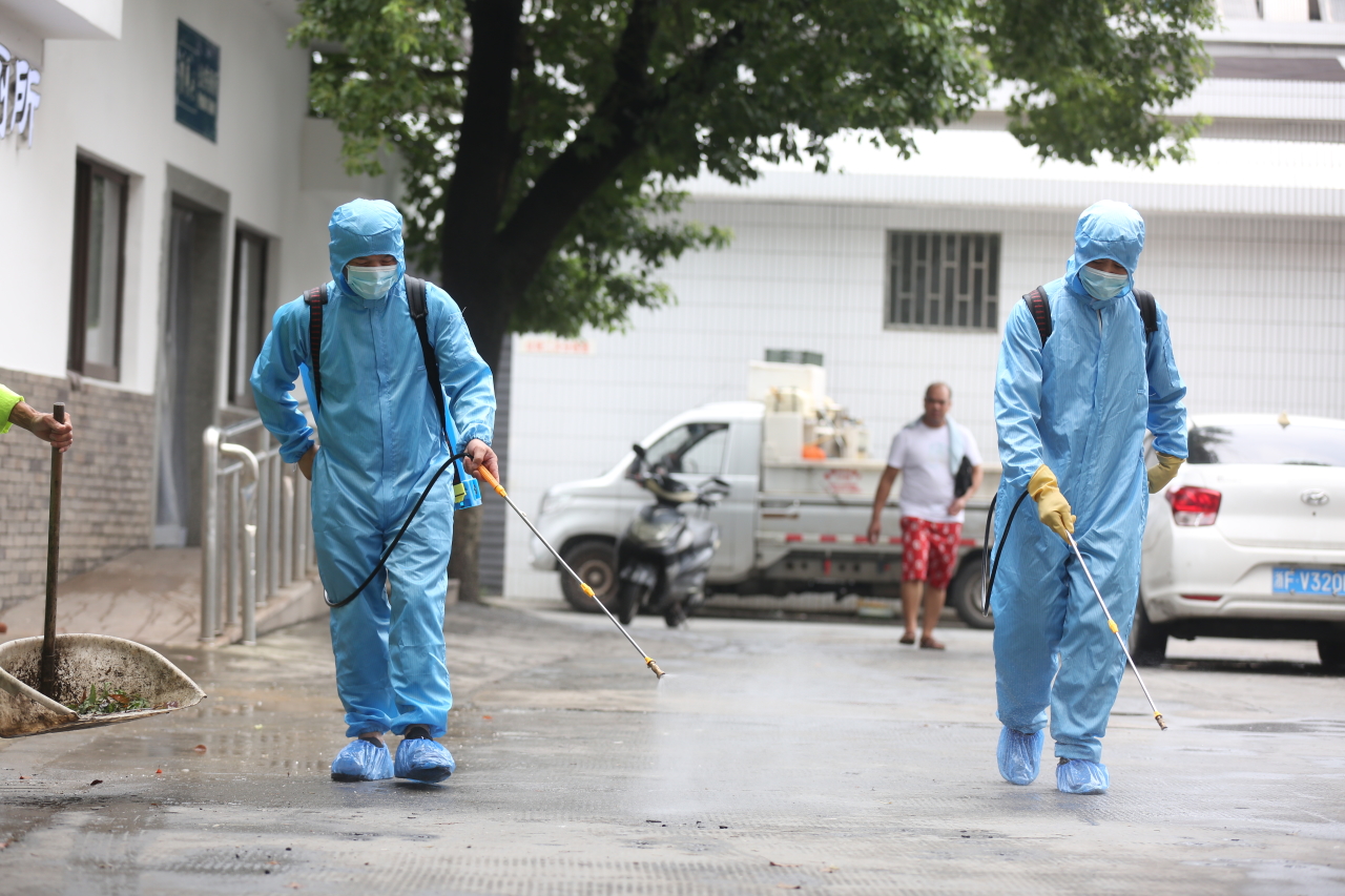 桐乡:台风过后消杀忙