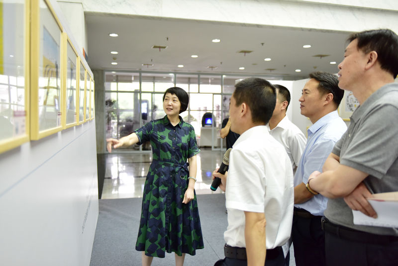 务会议成员,市新闻出版局局长戴敦建,区委常委,宣传部长徐琰参加活动