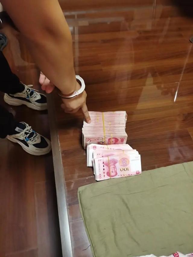 代驾顺走车主12万现金 碑林民警10小时帮追回