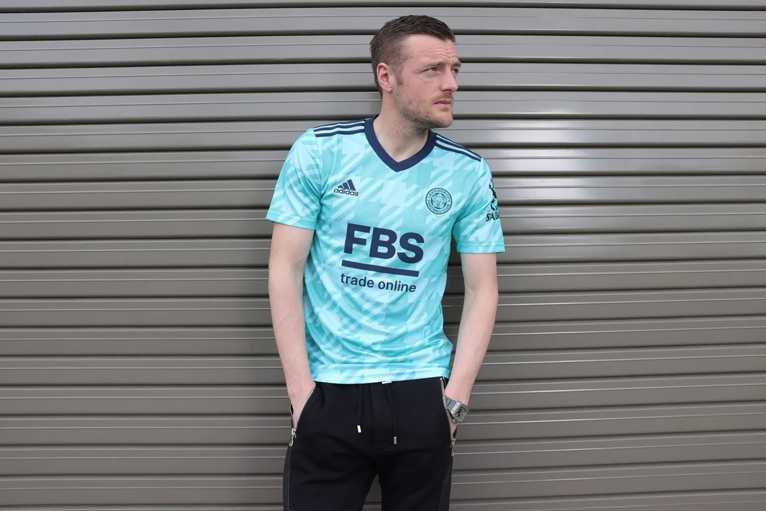 莱斯特城发布2021/22赛季客场球衣|阿迪达斯|薄荷色|赛季_新浪新闻