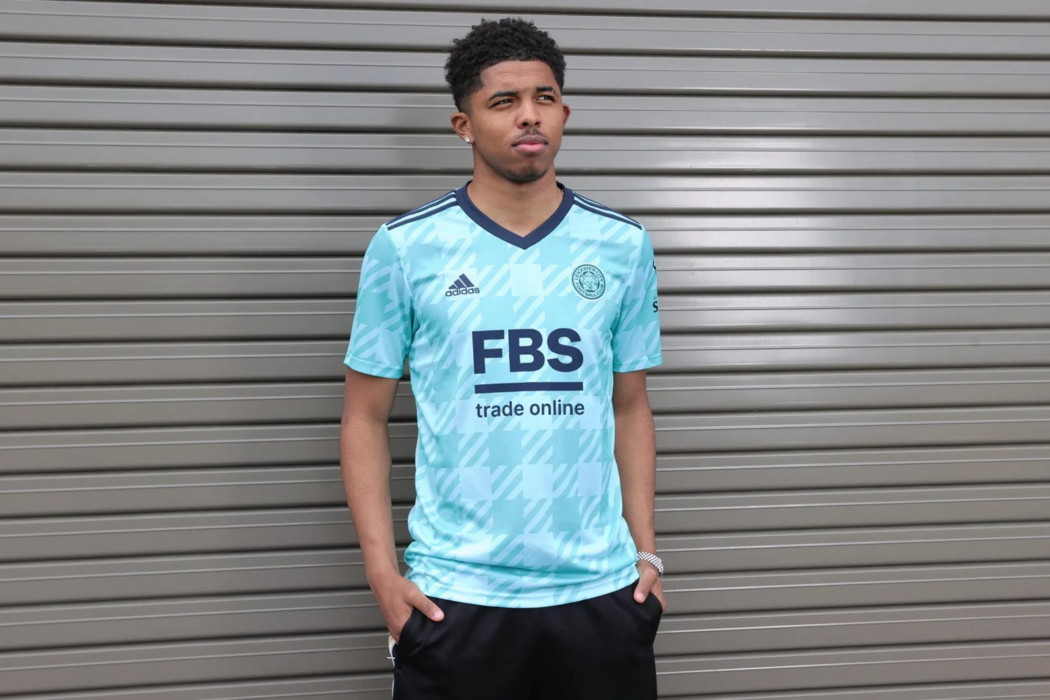 莱斯特城发布2021/22赛季客场球衣|阿迪达斯|薄荷色|赛季_新浪新闻