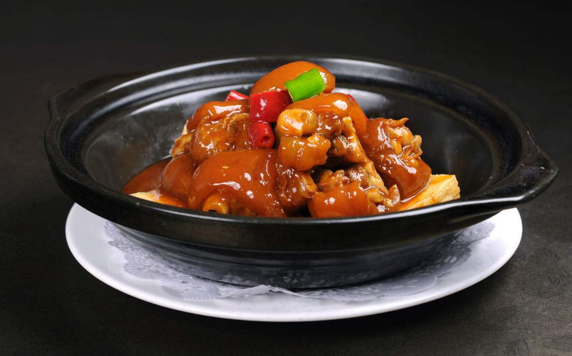 软烂入味的红烧猪蹄,满满的胶原蛋白在向你招手,真的不来一块吗|红烧