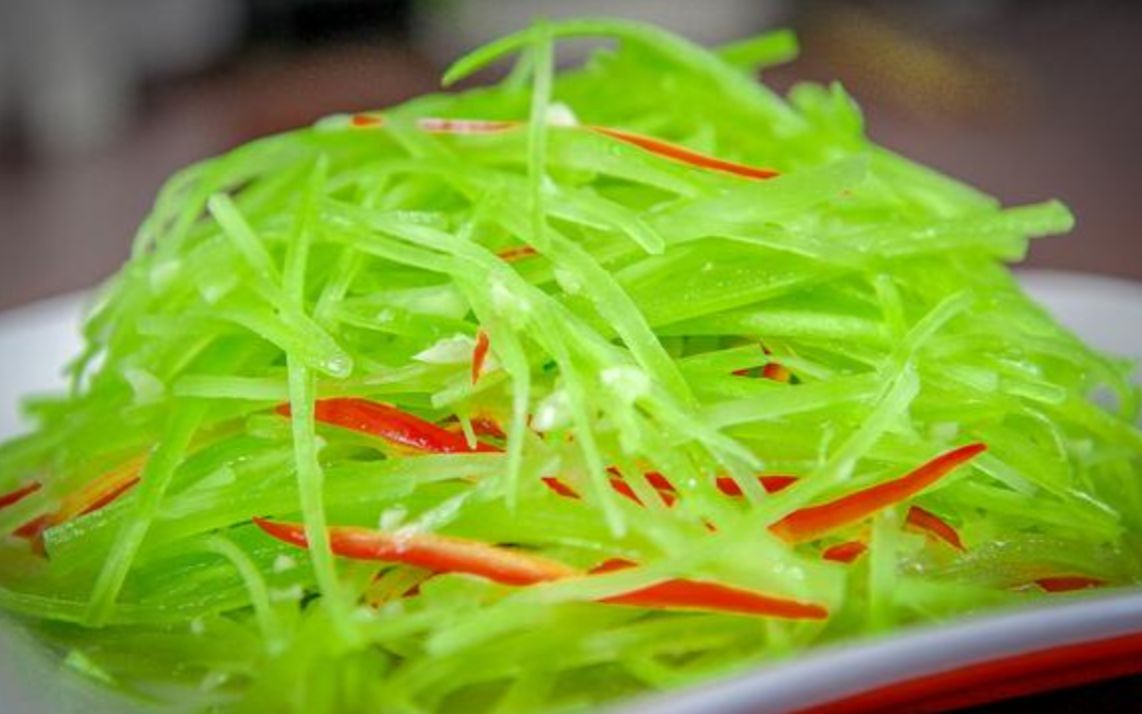 天热没食欲这道凉拌莴笋了解一下做法简单营养高清爽又开胃