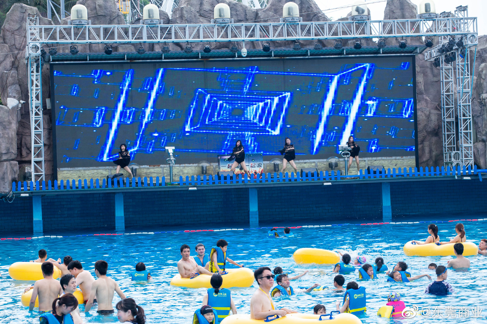 大喇叭,造浪池…这个水上乐园超刺激!