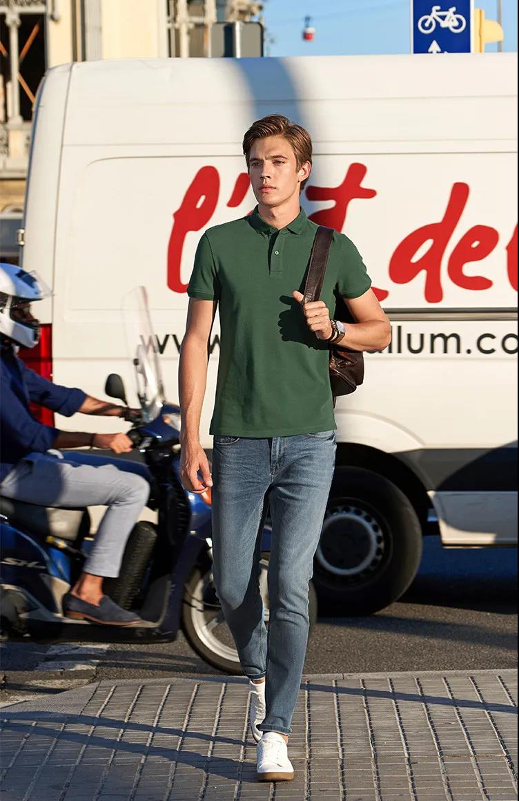 搭配牛仔裤了,完美地呈现出充满活力的青春气息,诠释着时髦现代polo衫