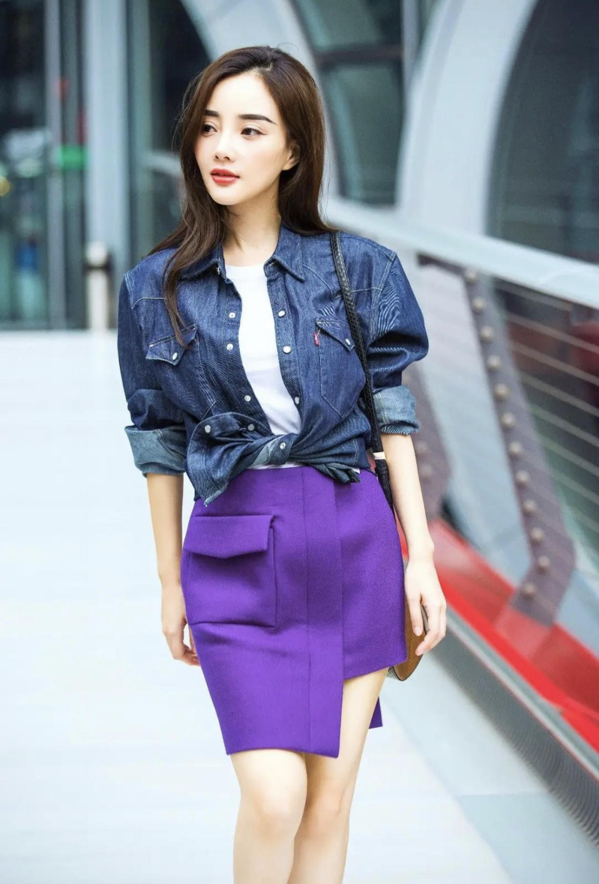 李小璐还是那么厉害!穿蓝丝绒西装裙亮相,依然美出了新高度