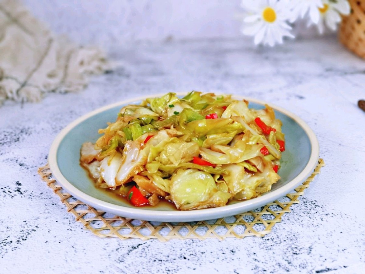 简单快手的醋溜手撕包菜,鲜美下饭,适合夏天吃的一道菜