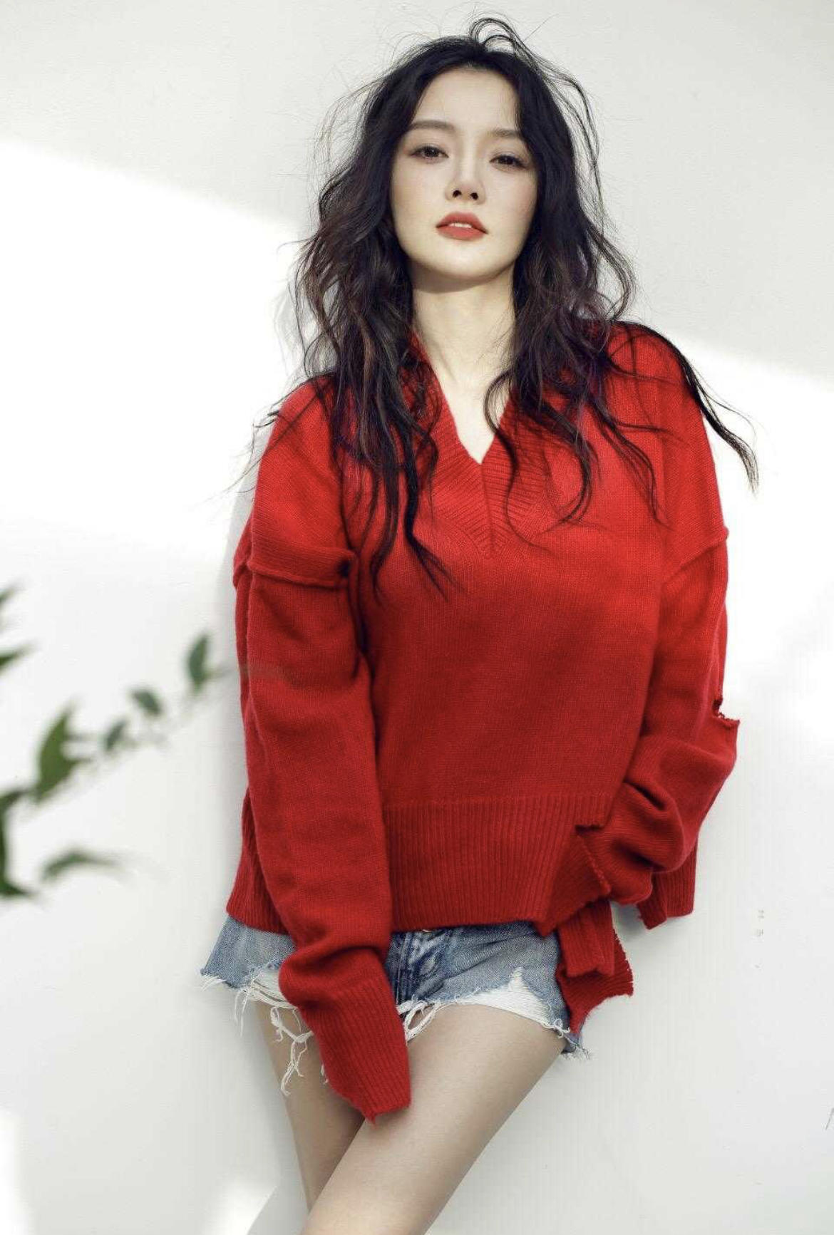 李小璐还是那么厉害!穿蓝丝绒西装裙亮相,依然美出了新高度