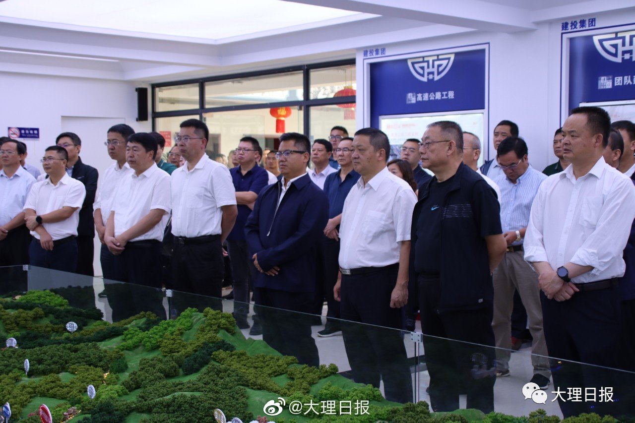 大理州委州政府召开高速公路建设现场推进会