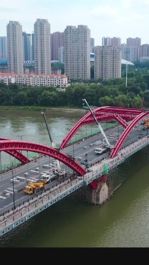 封闭作业中的吉林市彩虹桥