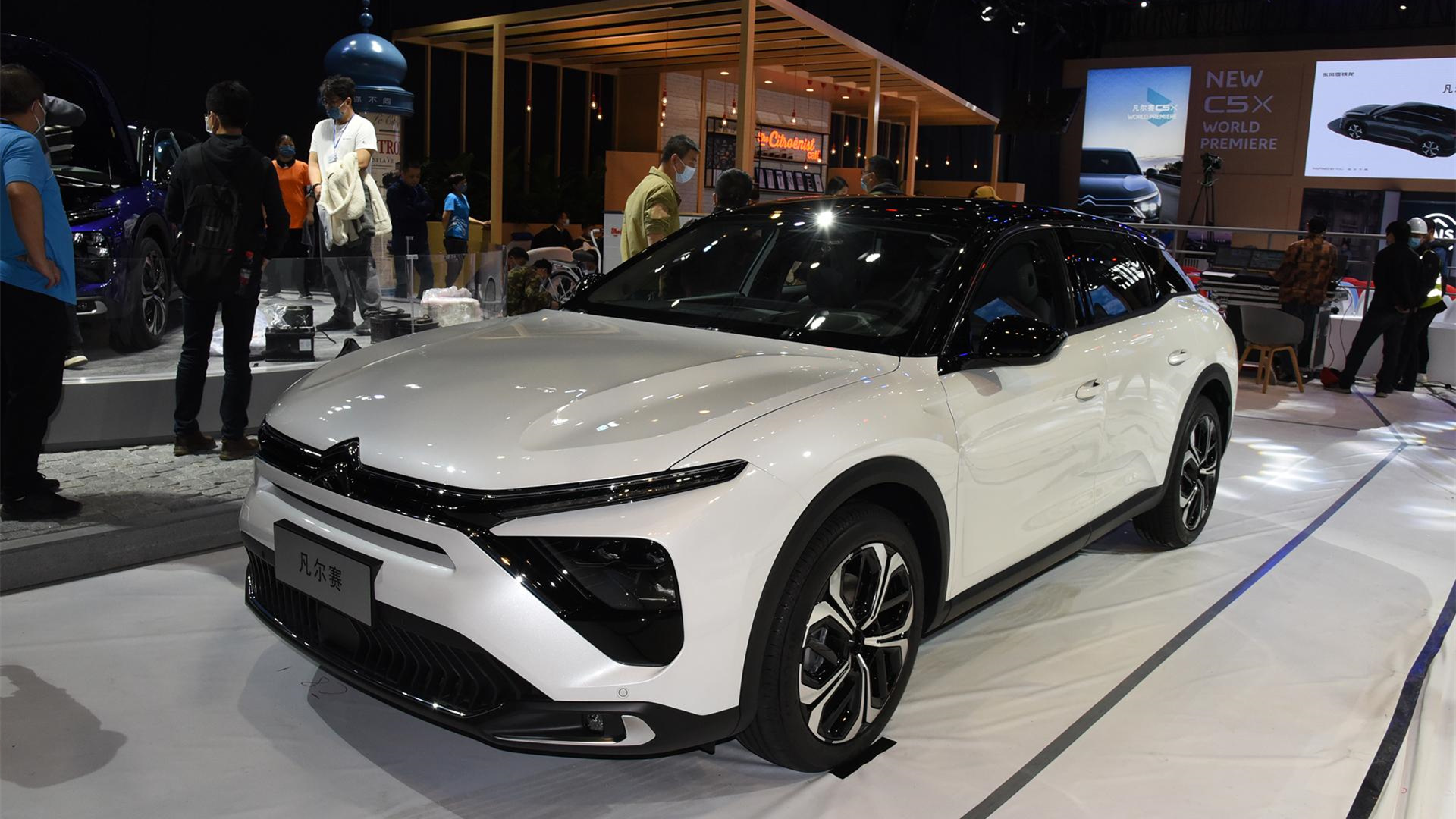 雪铁龙凡尔赛c5x家用值得买吗空间够用吗