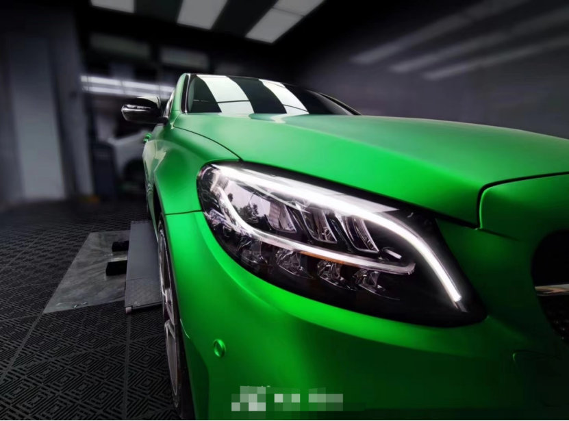 膜呗改色案例:奔驰c级改色亚光金属绿 你活力的样子真美