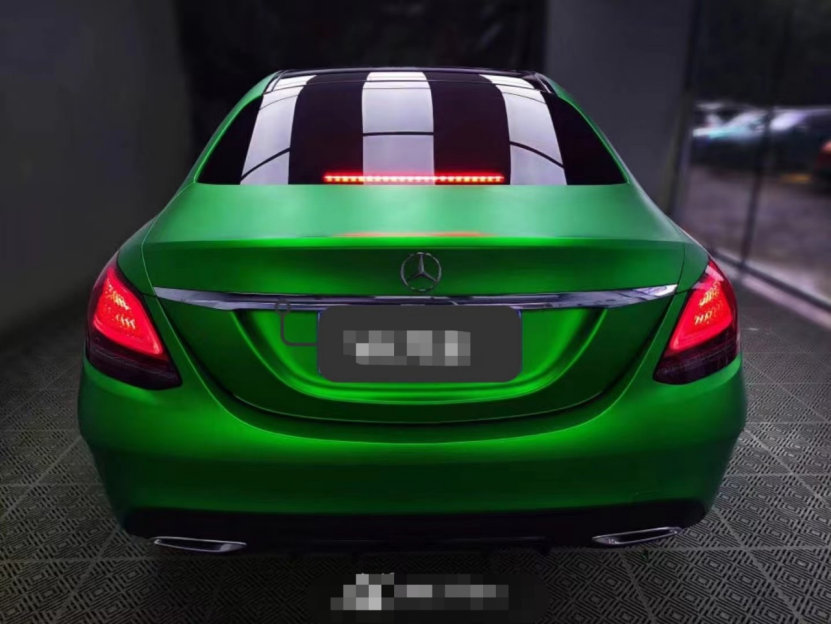 膜呗改色案例:奔驰c级改色亚光金属绿 你活力的样子真美