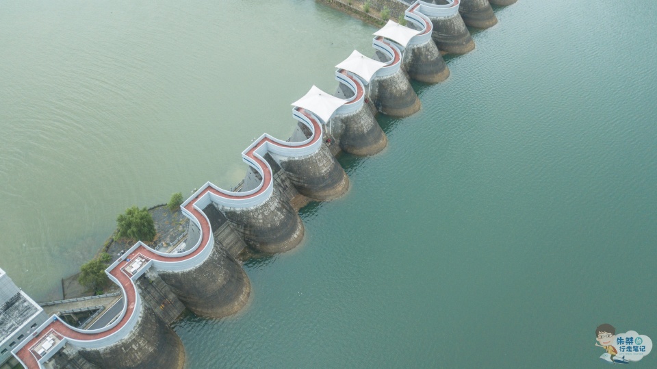 被誉为新中国第一坝防洪标准千年一遇就坐落于大别山腹地