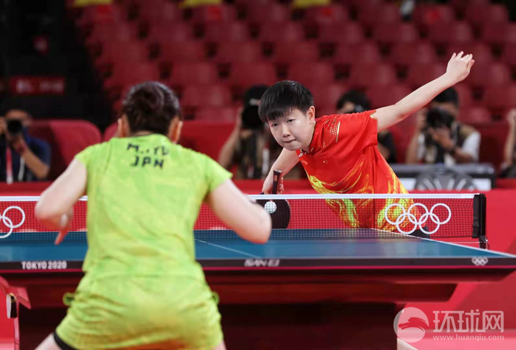 孙颖莎4比0横扫伊藤美诚国乒锁定奥运女单金银牌