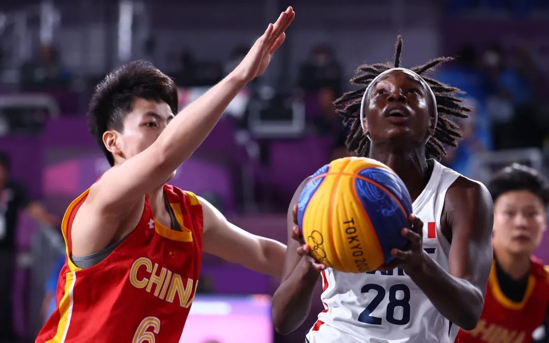 三人女篮杨舒予 只要祖国需要我 我必定出战 女篮 篮球 铜牌 新浪新闻