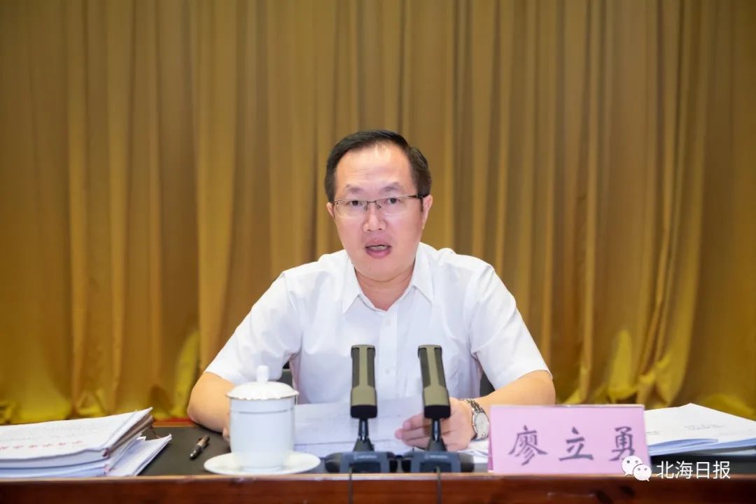 许振国 摄廖立勇要求,要全面发展地看待上半年经济运行情况,坚定加快