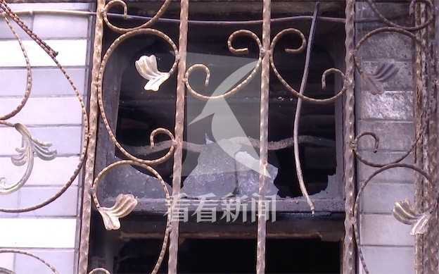 30多平米出租屋竟住8名外卖员？室内为电瓶车充电 结果引发大火休闲区蓝鸢梦想 - Www.slyday.coM