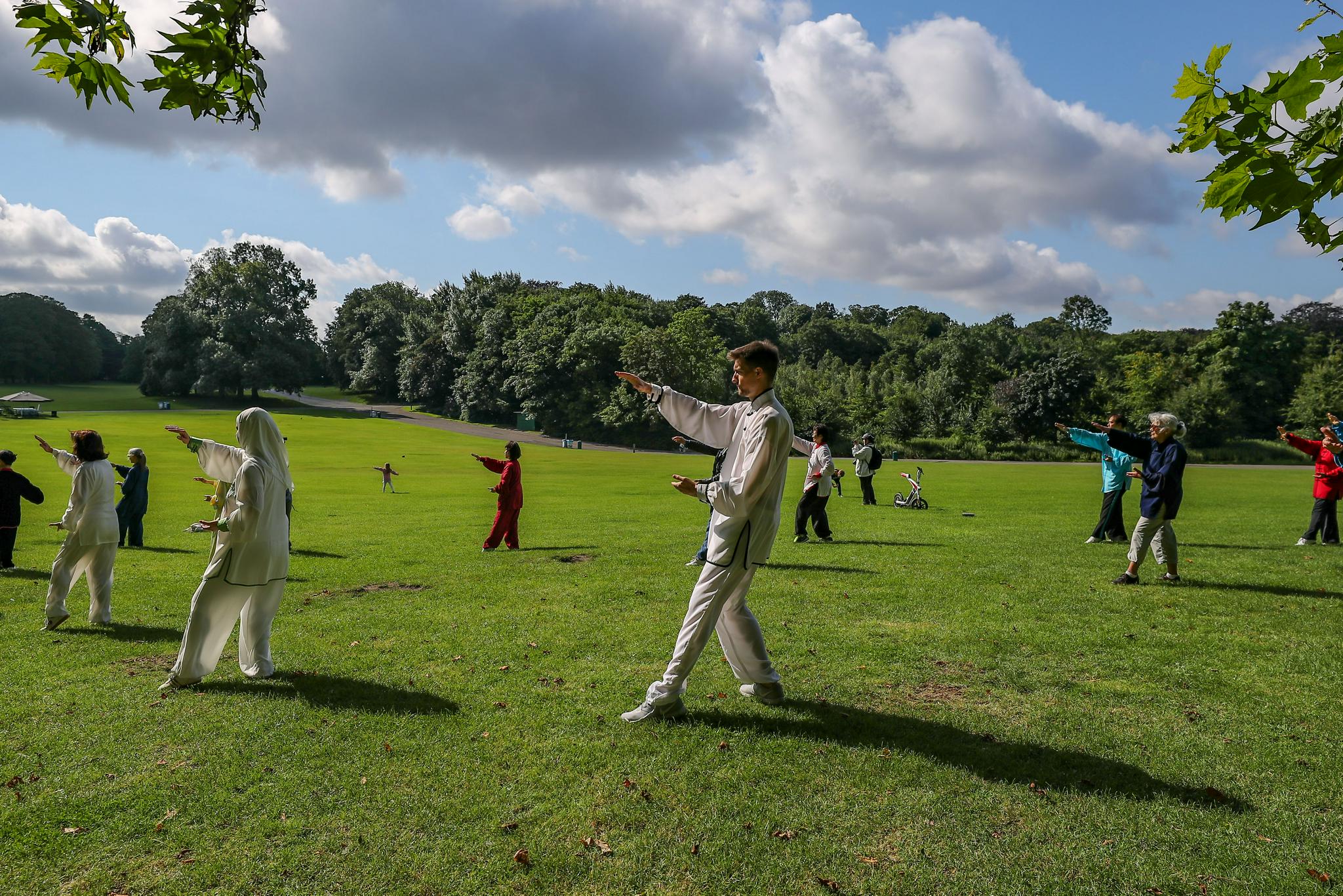 比利时:公园舞太极|比利时|布鲁塞尔_新浪新闻