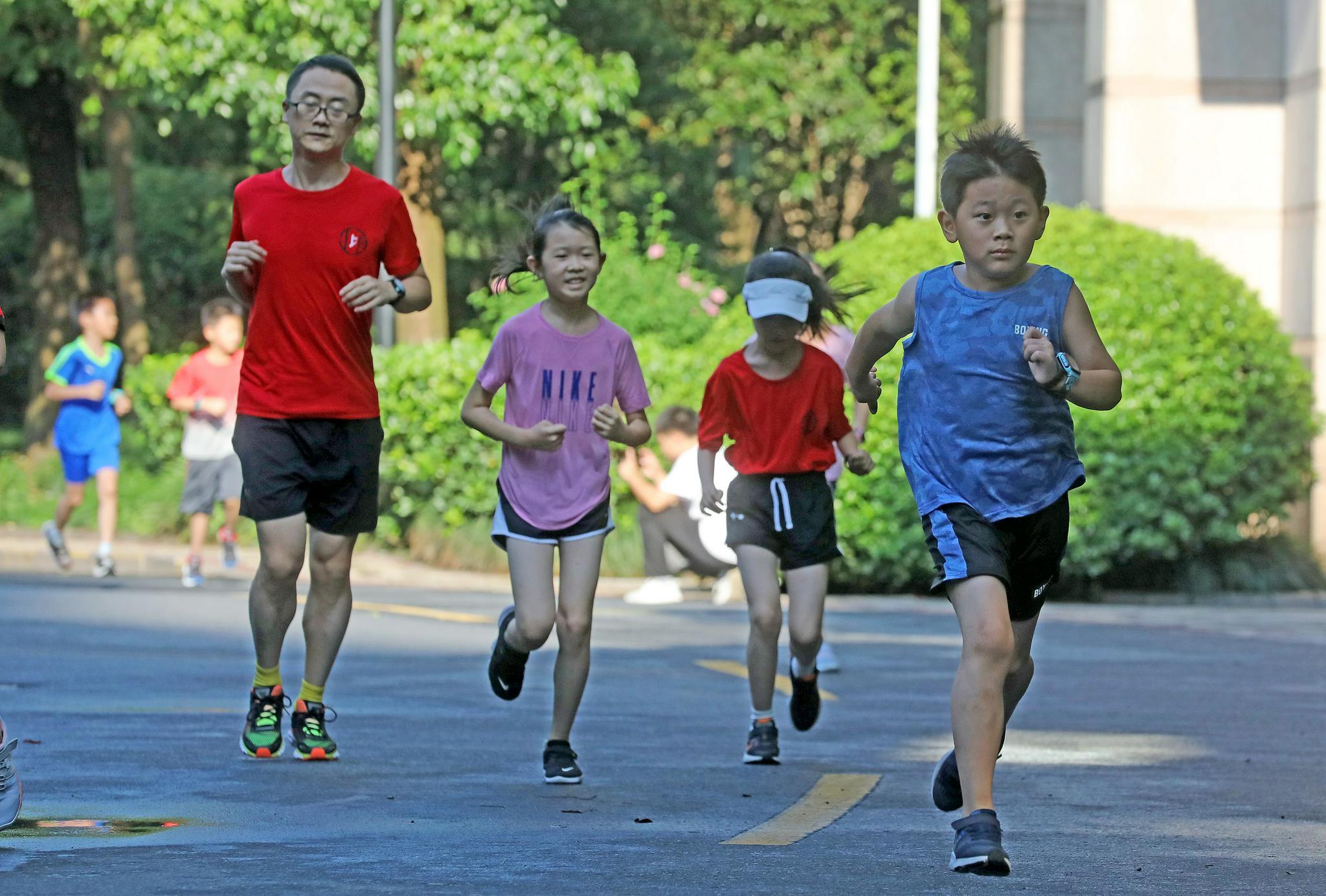 杭州社区组建娃娃晨跑团