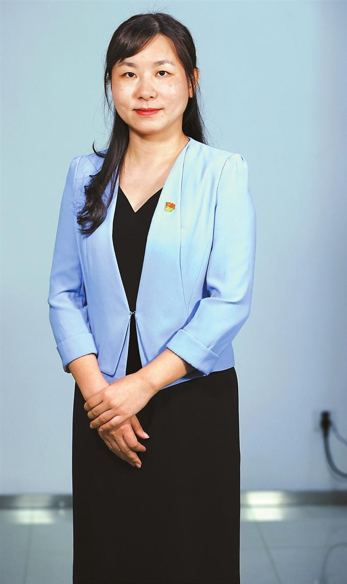 优秀党务工作者肖兰:扎根基层20年践行"以人民为中心"