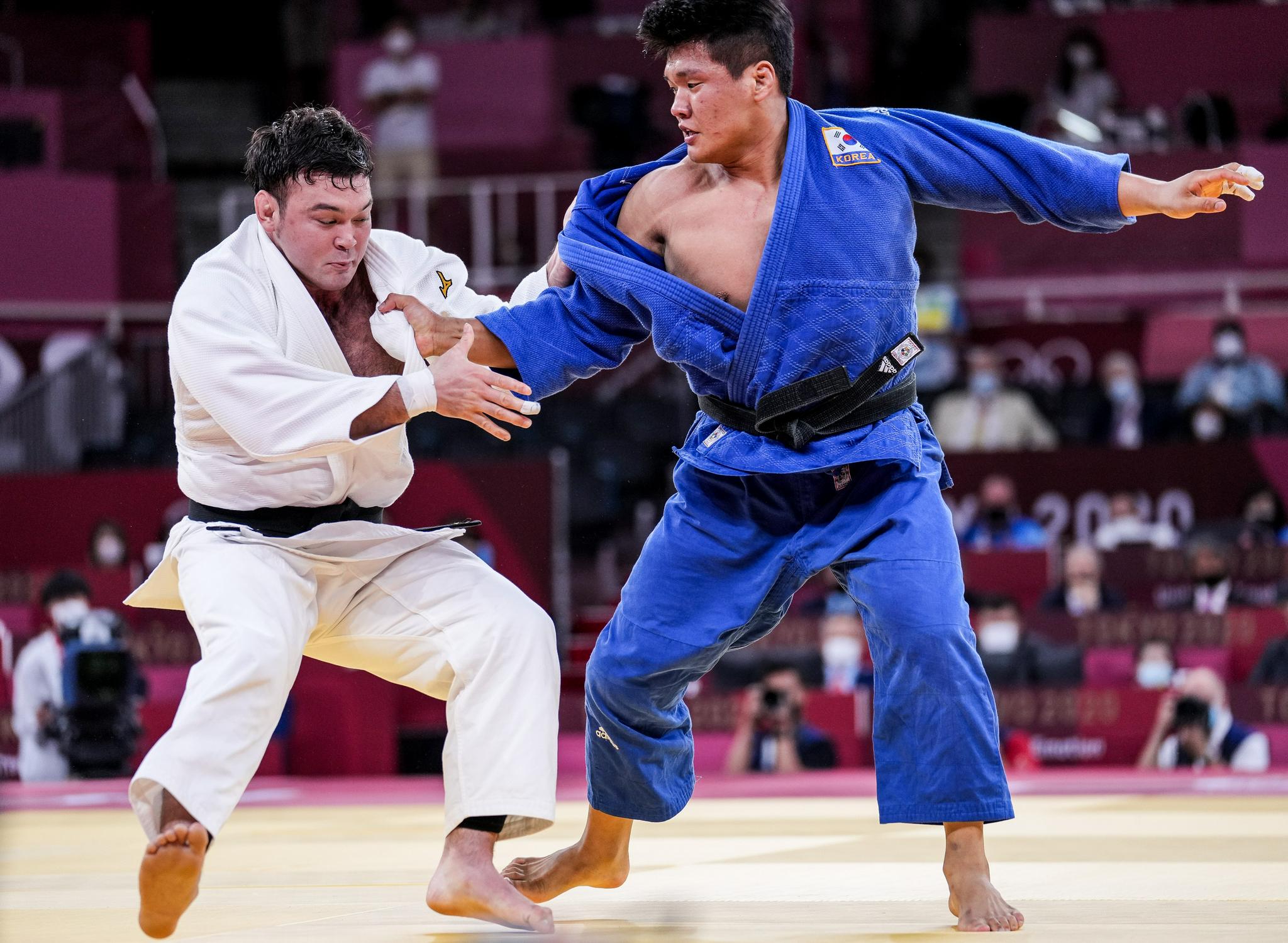 柔道日本选手夺得男子100公斤级冠军