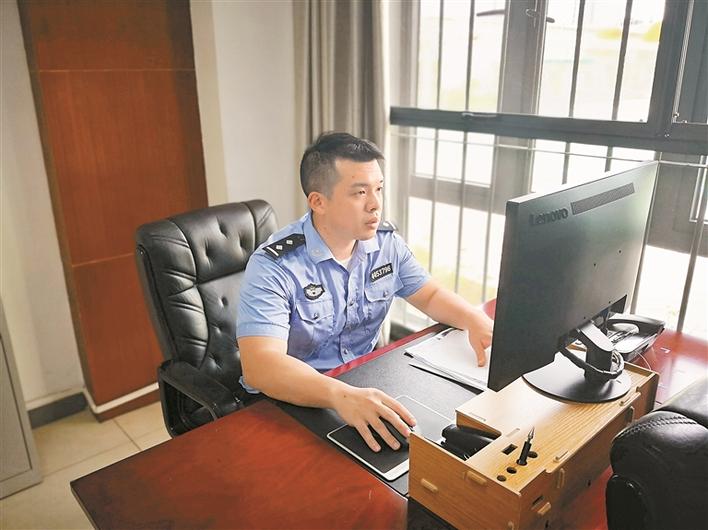 罗伟杰:高墙内经验丰富的"灵魂园丁"