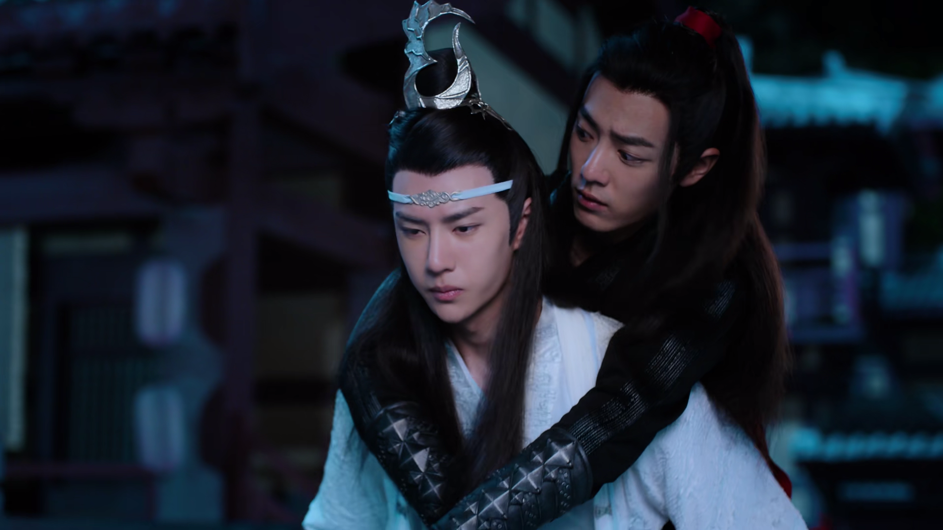 2019年,一部《陈情令》让两位主演肖战,王一博一跃成为顶流艺人;2021