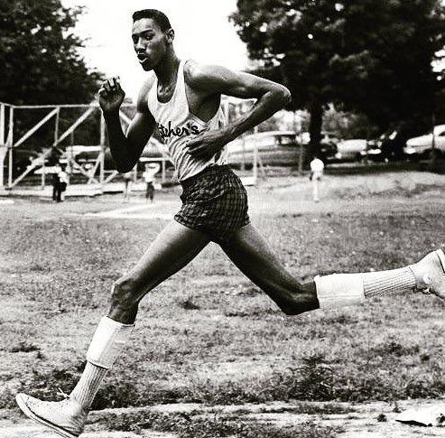 为何黑人运动员力量很强但是很少看到顶级举重选手呢