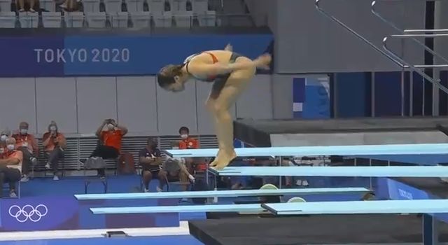 站不住了,我要掉下去了,墨西哥选手跳水失误直接掉入水中休闲区蓝鸢梦想 - Www.slyday.coM 站不住了,我要掉下去了,墨西哥选手跳水失误直接掉入水中休闲区蓝鸢梦想 - Www.slyday.coM