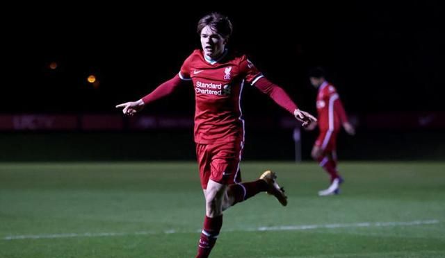 利物浦小将手持曼联7号球衣,亮相老特拉福德!拒绝续约投奔红魔