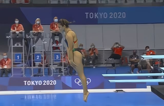 站不住了,我要掉下去了,墨西哥选手跳水失误直接掉入水中休闲区蓝鸢梦想 - Www.slyday.coM 站不住了,我要掉下去了,墨西哥选手跳水失误直接掉入水中休闲区蓝鸢梦想 - Www.slyday.coM