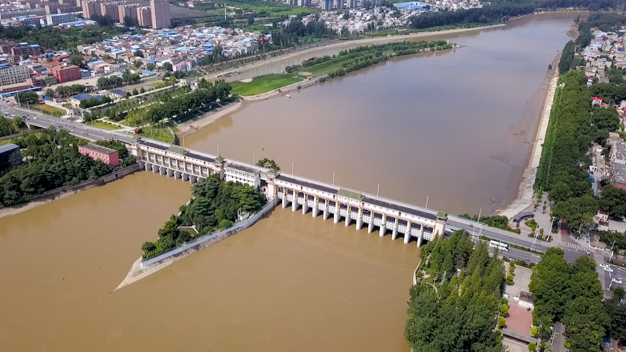 贾鲁河水位持续下降二板桥桥面已露出