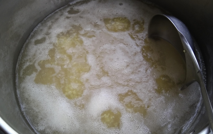 煮小米粥别直接用水煮大厨教你3窍门香浓黏稠