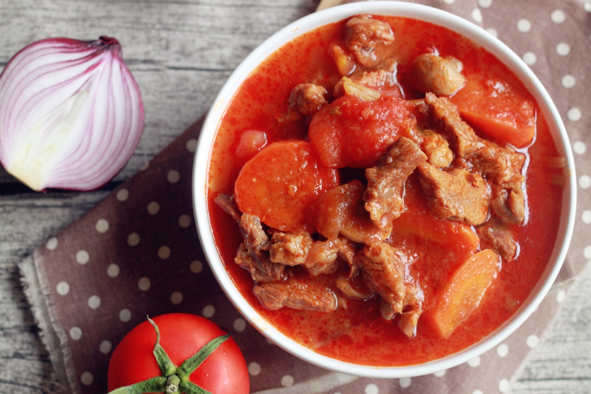 清炖番茄白萝卜牛肉汤,全部选用新鲜食材,味道鲜美回味无穷|白萝卜