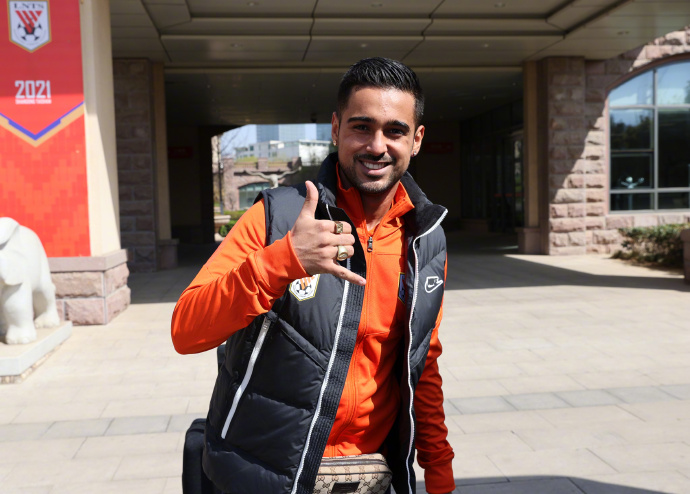 正式放弃巴西巨星,球迷质疑声一片|莱昂纳多|山东泰山|球迷_新浪新闻