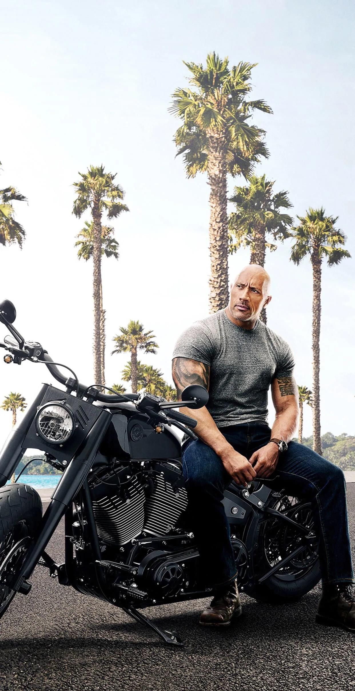 巨石强森留长发整容毫无违和感硬汉气质全无