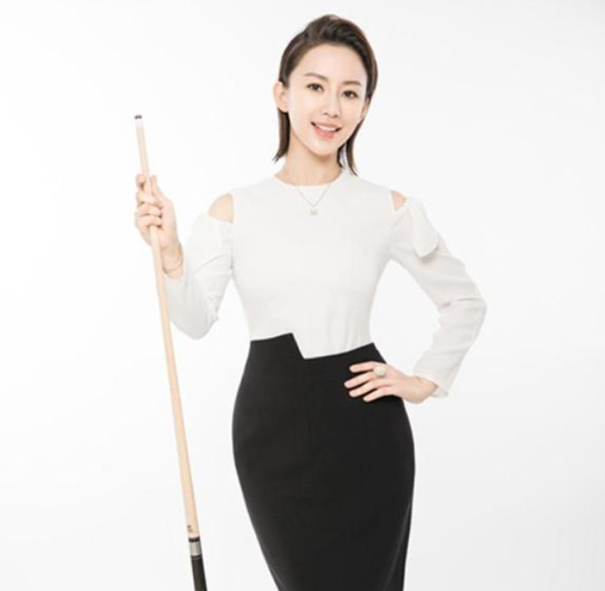 据悉,在某次比赛中,网上曝出了一组"九球天后"潘晓婷和队友陈思明领取