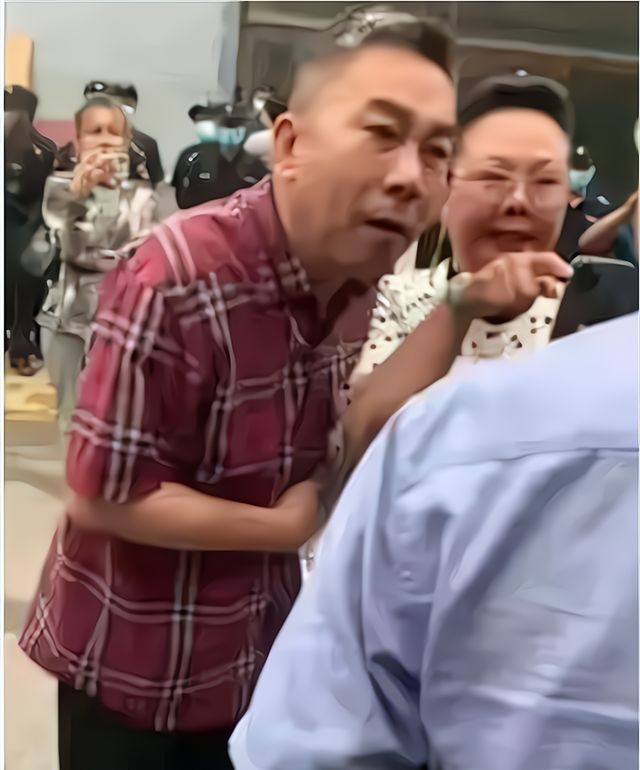 杨议捐款10万元违章建筑问题基本解决网友有爹就是好