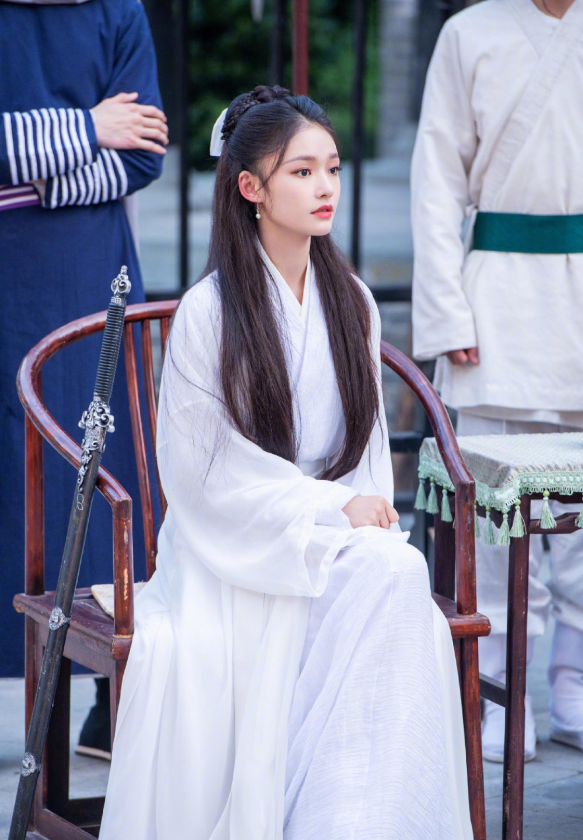 林允cos小龙女造型,一袭白衣气质清冷,网友:杨过是谁?