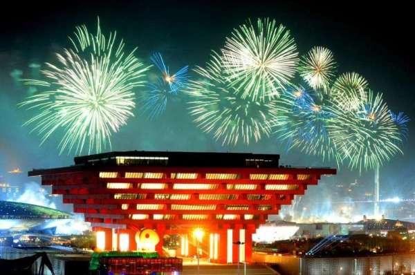 2010年4月30日的夜晚,第41届世博会拉开序幕.