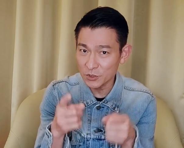 刘德华出道40年59岁状态不似老年人19岁旧照帅到迷妹